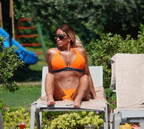 Katie Price In A Sexy Bikini The Day Before She Broke Both Her Legs Photos The Fappening
