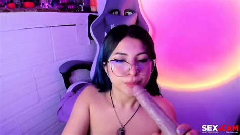 She Masturbates And Sucks Dildo