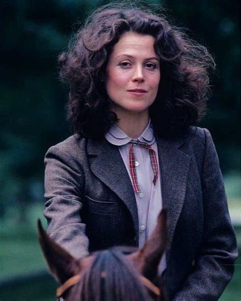 Sigourney Weaver Was And Still Is A Babe Scrolller