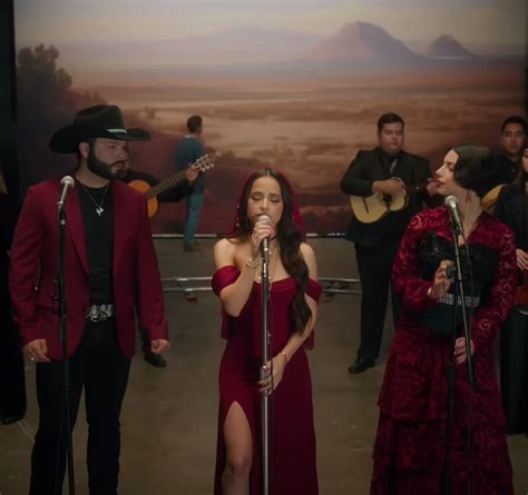 Becky G Presenta Video De Por El Contrario Al Lado De Ngela Y