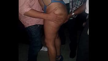 ESPOSA MUY PUTA COGIDA EN GANGBANG EN CLUB SWINGER XVIDEOS
