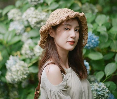 4 hot girl tài sắc của xứ chùa vàng nổi tiếng tại Việt Nam Gương mặt trẻ ZNEWS VN