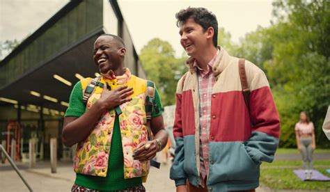 Emma Mackey en Amérique sur des photos de la saison de Sex Education Premiere fr