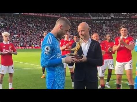 Ten Hag awards the Premier League Golden Glove to De Gea for being the ...