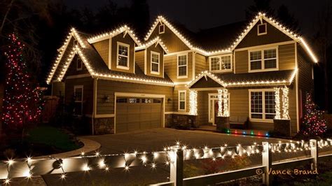 How To Decorate House With Lights