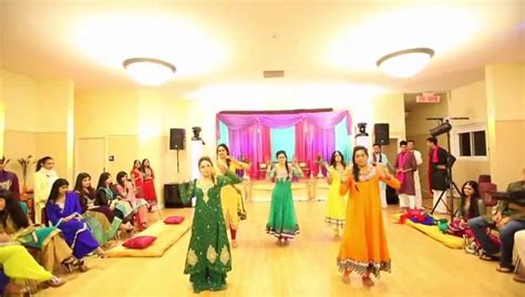 Best Mehndi Dance Ever In Pakistan Video Dailymotion