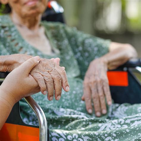 Empresa de Cuidadores Qué hacen los cuidadores de personas mayores