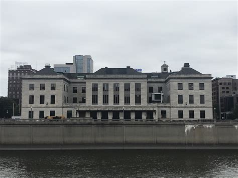 Iowa court ruling could restrict closed sessions at government meetings