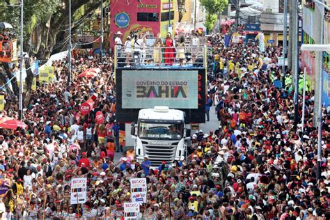 Carnaval De Salvador Superlota O No Circuito Barra Ondina Leva Ao