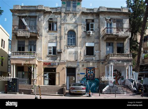 Old Building in Tel Aviv 2 Stock Photo - Alamy