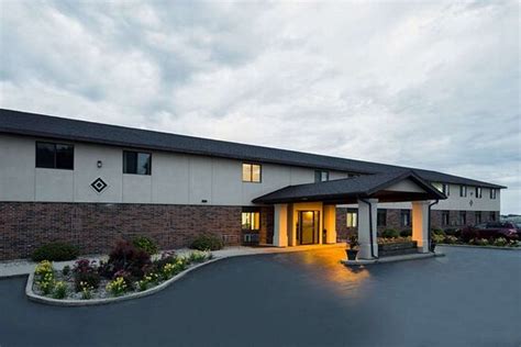 SUPER 8 BY WYNDHAM OSHKOSH AIRPORT - Updated 2024 Prices & Hotel ...