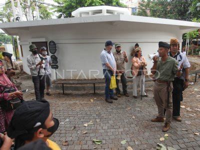 Kunjungan Di Bangunan Bersejarah Di Surabaya Antara Foto