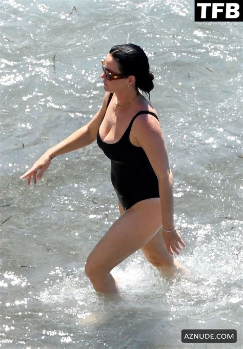 Katy Perry Sexy Seen Flaunting Her Hot Figure Wearing A One Piece Swimsuit At The Beach In