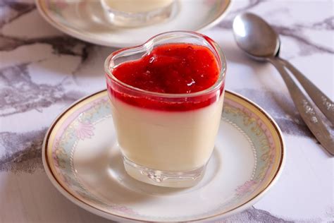 Panna Cotta De Leite Ninho E Calda De Morango Essa Receita Funciona