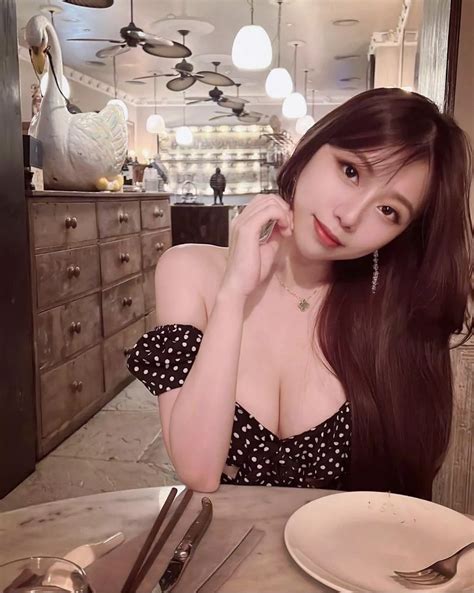 Fine Dining Nudes Realasians NUDE PICS ORG