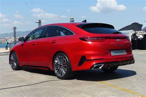 Kia Proceed Nový Model Sa Predstavil V Predpremiére Podkapotousk