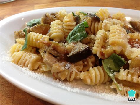 Pasta con berenjena y tomate Fácil