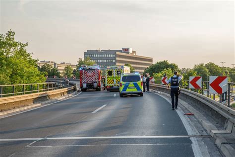 Neuss Motorrad Fahrer Erliegt Seinen Verletzungen