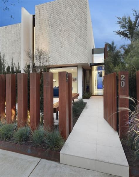 20 Modern Fence Design Ideas That'll Level Up Your Curb Appeal Concrete ...