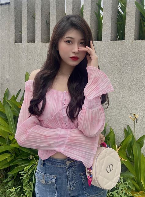 Nét đẹp gợi cảm đầy cuốn hút của hot girl ĐH Tôn Đức Thắng