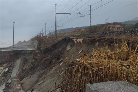 Maltempo In Calabria Sopralluogo Su Linea Fs Per Mareggiate Notizie