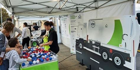 El Arc de Triomf se llena de vehículos eléctricos este fin de semana