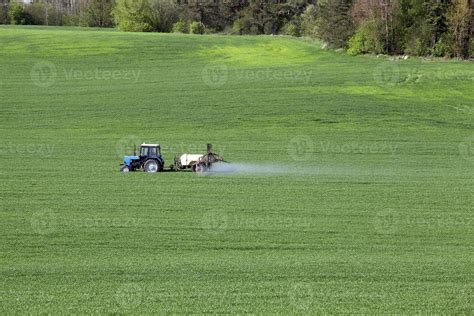 Processing of cereal 9661331 Stock Photo at Vecteezy