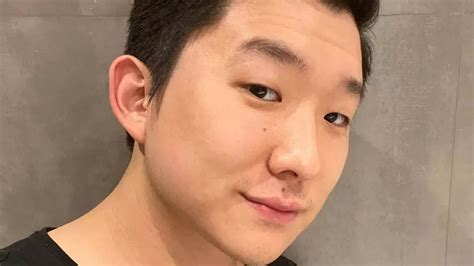 Pyong Lee confessa que não usa desodorante há 15 anos e explica motivo