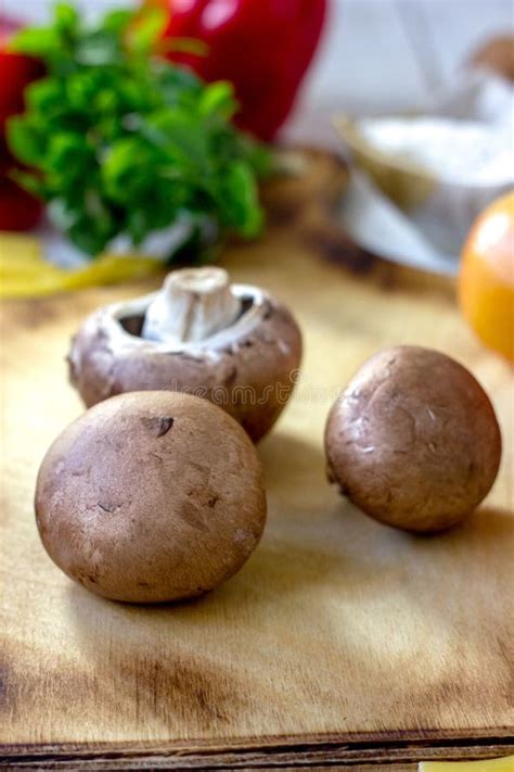 Portobello Champignon on a Kitchen Wooden Table Stock Image - Image of fungus, ingredient: 106348585