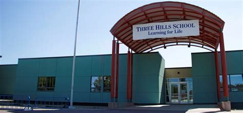 เรียนต่อมัธยม Three Hills School ประเทศแคนาดา ปรึกษาแนะแนวฟรี