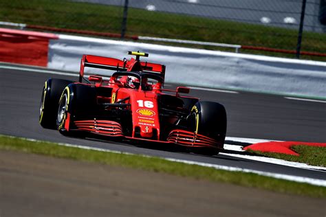 Ferrari extremamente difícil de conduzir deixa equipa preocupada