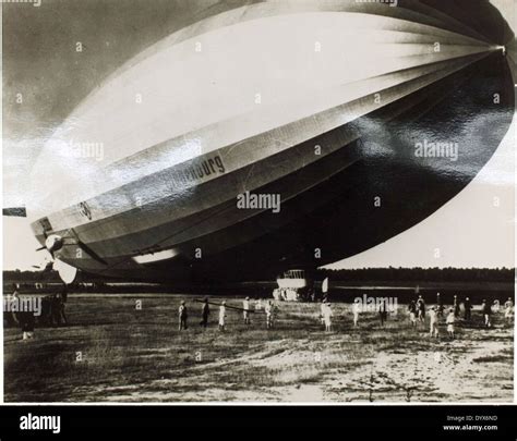 Zeppelin luftschiffbau -Fotos und -Bildmaterial in hoher Auflösung – Alamy
