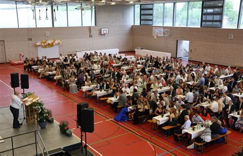 Abiturientinnen Und Abiturienten Des Gymnasiums Gaimersheim Feiern