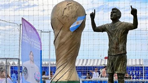 La primera estatua de Lionel Messi en el mundo está en Mar del Plata