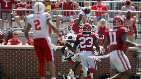 Oklahoma Star D J Grahams Interception Is No Surprise Vs Nebraska