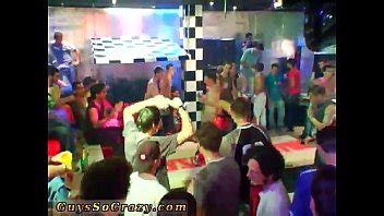 Chicos teniendo sexo en grupo gay Esta increíble fiesta de stripper