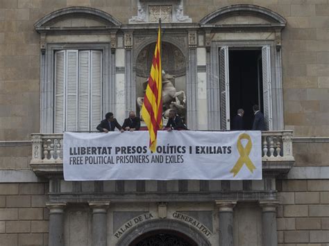 Torra Desaf A A S Nchez Y Ofende A Los Tribunales Con La Pancarta