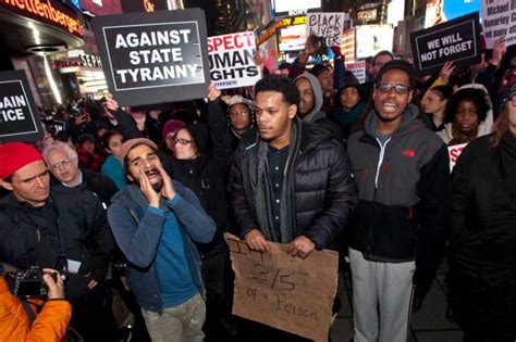 Proteste A New York Contro La Presa Da Strangolamento Proteste A