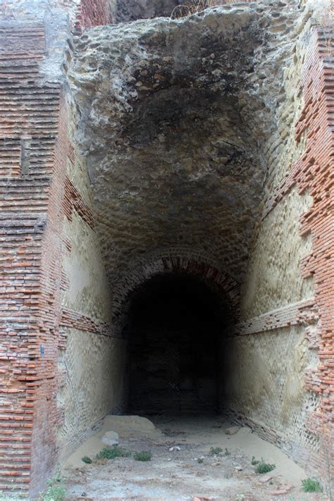 Flavian Amphitheater (Pozzuoli) | Structurae