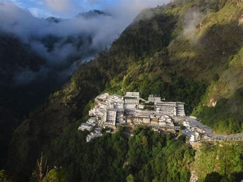 When is the Best Time to Visit Vaishno Devi Temple? Learn Temperature ...