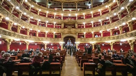 Riapertura Discoteche E Capienza Cinema E Stadi Oggi Il Cdm La Stampa