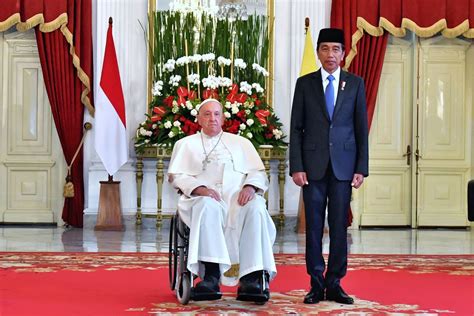 Paus Fransiskus Pakai Sepatu Tua Ke Indonesia Uskup Agung Jakarta