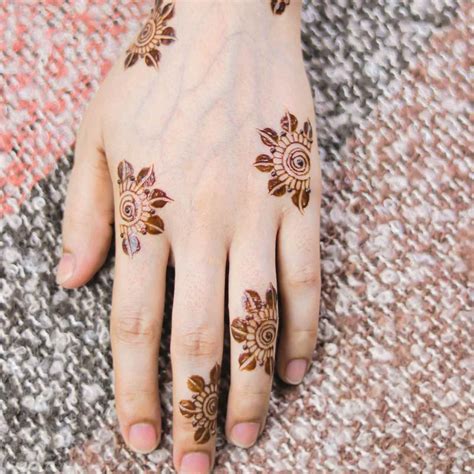 Mehendi Designs ईद के मौके पर बैक हैंड के लिए चुनें मेहंदी के ये