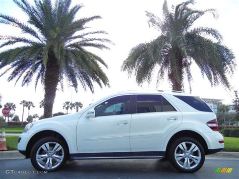 Diamond White Metallic Mercedes Benz Ml Photo