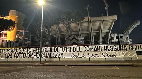 Striscione Granata Allo Stadio Arechi Chiarezza Per Il Futuro