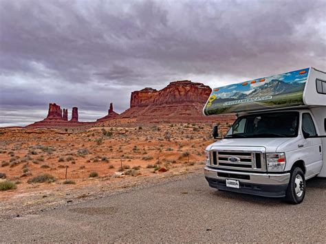 Monument Valley Mit Wohnmobilmietwagen Wilder Westen Pur