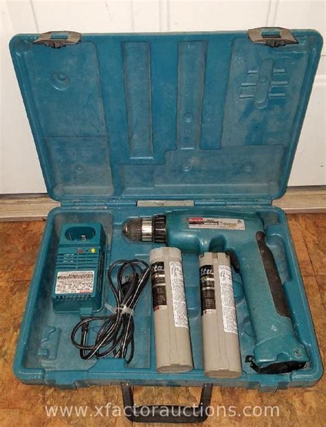 Lot - Makita Cordless Drill, Charger & Case