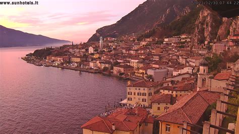 Webcam Limone sul Garda: View over Limone - Webcam Galore