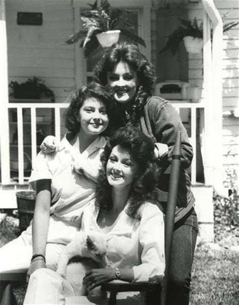 Franklin, Tennessee, 1984. Naomi, Wy and Ashley in the backyard on Del Rio Pike - Ashley Judd ...