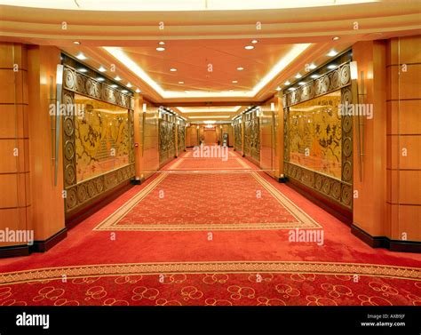 Queen Mary 2 Interior Hi Res Stock Photography And Images Alamy